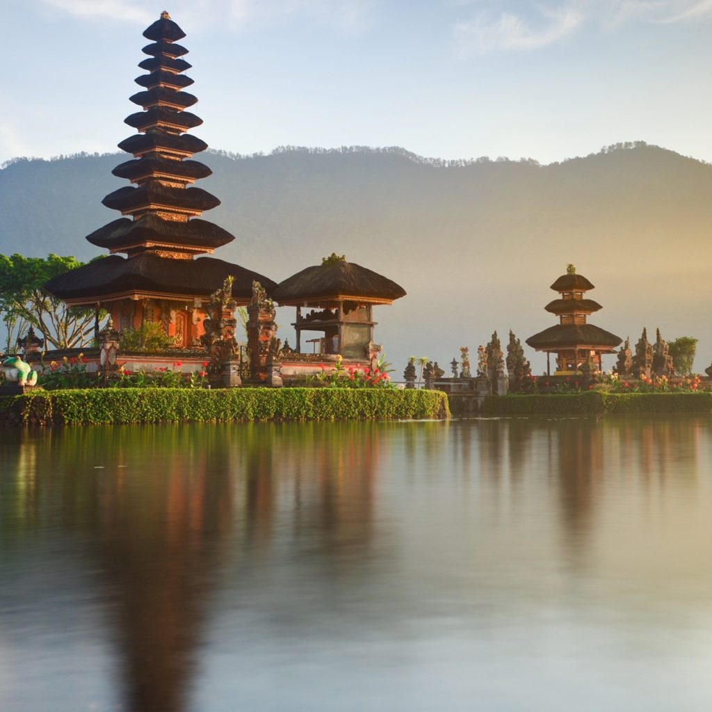 Lynette-Johnson-Art-of-Travel-Bali-Temple