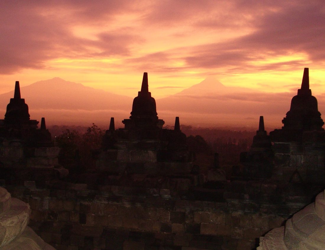 Lynette-Johnson-Art-of-the-Sunset-John-Hardy-Borobudhur